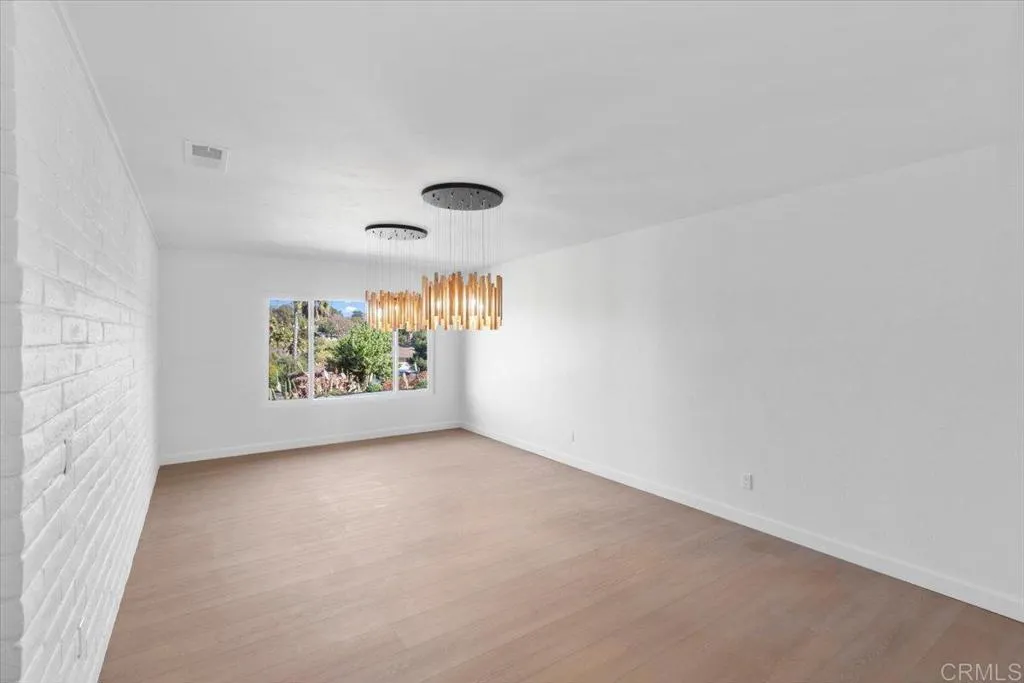 https://cdn.realtyfeed.com/cdn/127/306520609/ab6c8abd7fba217bffdf0c7db2b76d77.webp