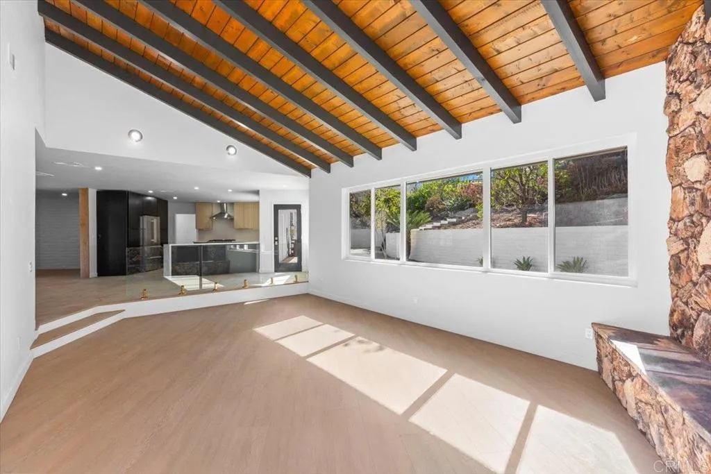 https://cdn.realtyfeed.com/cdn/127/306520609/ae545fa896978aeabf01c266aa1c0671.webp