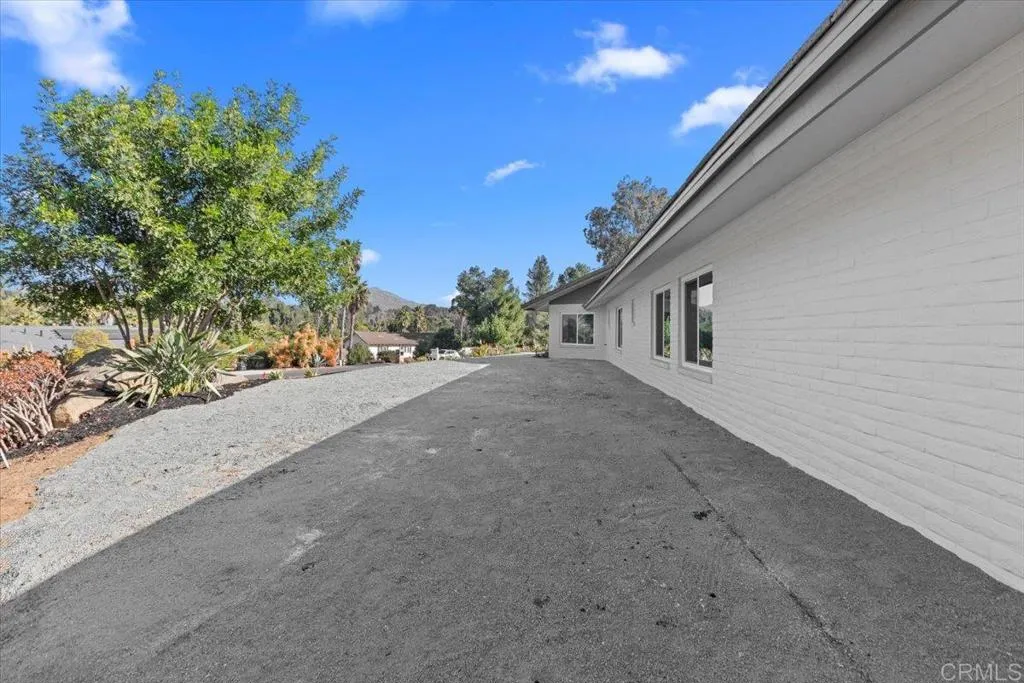 https://cdn.realtyfeed.com/cdn/127/306520609/caabbb0d48aac400a05eb04d303d7e91.webp