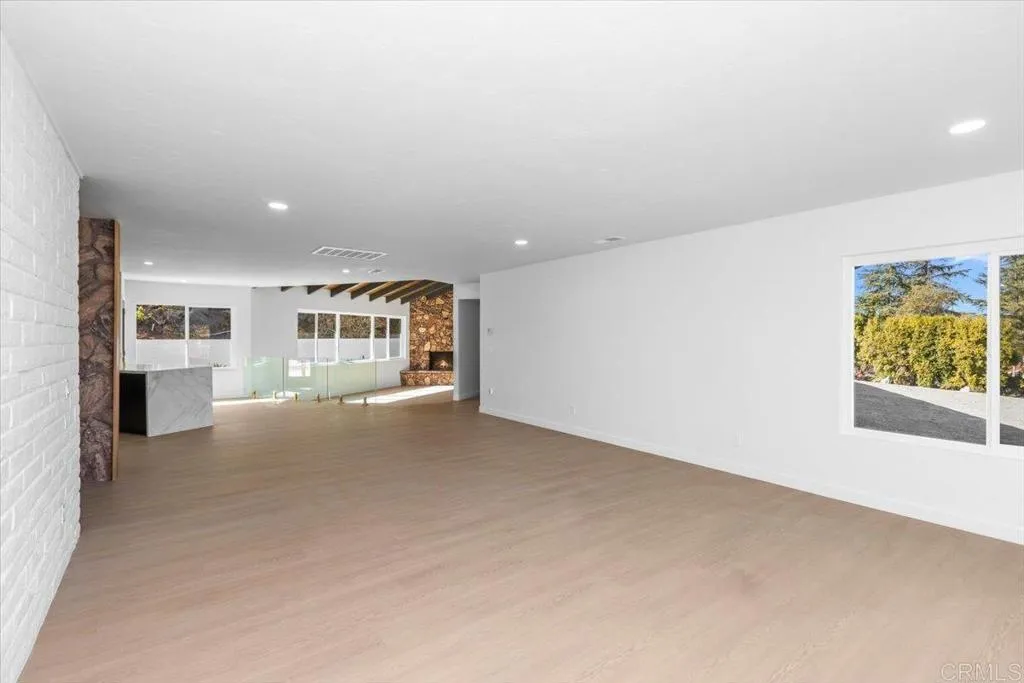 https://cdn.realtyfeed.com/cdn/127/306520609/d54ce774613a667d27cda7cc110c8ac0.webp
