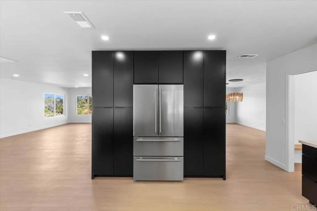 https://cdn.realtyfeed.com/cdn/127/306520609/da3cc2aa0f2182920ceb68e1435b9e13.webp