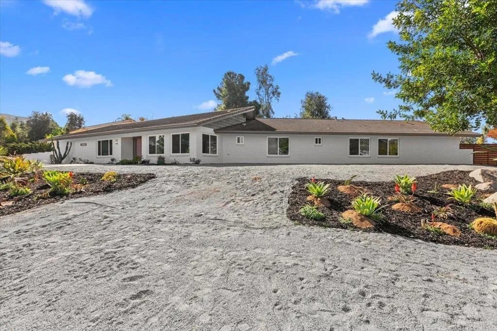 https://cdn.realtyfeed.com/cdn/127/306520609/e3e39d54bae3ab165d1db3e0c2552d38.webp