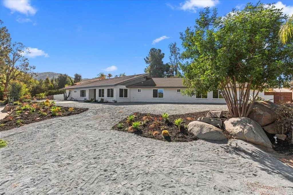 https://cdn.realtyfeed.com/cdn/127/306520609/f126933b6f5991f8be79da8fbd9be347.webp