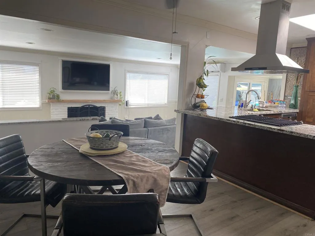 https://cdn.realtyfeed.com/cdn/127/306520660/e15aef23cde4eb5b08a3727e47cbc0b0.webp