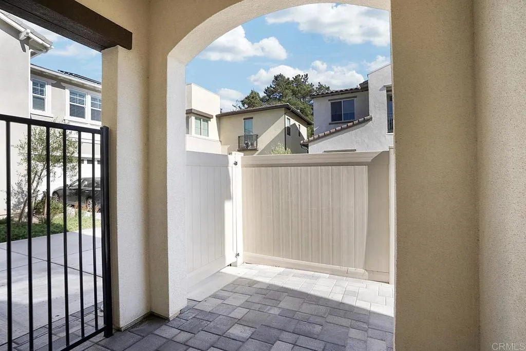 https://cdn.realtyfeed.com/cdn/127/306520673/2351e8f3ac7a7109a88224b0256ba10e.webp