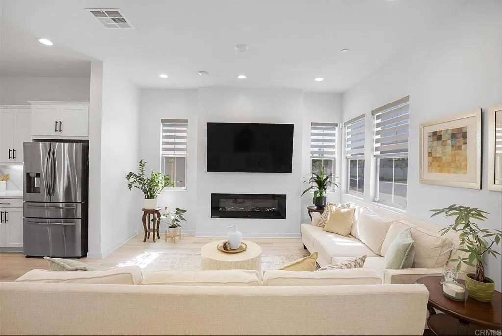 https://cdn.realtyfeed.com/cdn/127/306520673/33aa8d7b95daaf228acf782fbeb0f4aa.webp