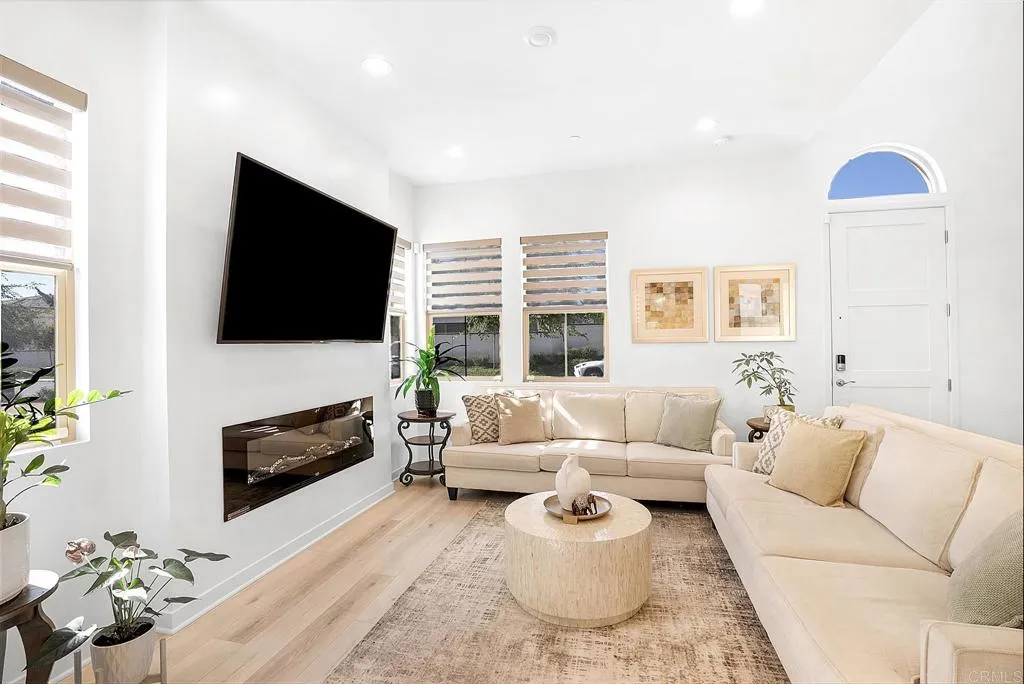 https://cdn.realtyfeed.com/cdn/127/306520673/4cc2d5398018802b977db3b1c23a467f.webp