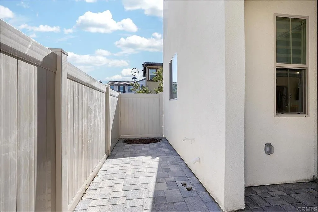 https://cdn.realtyfeed.com/cdn/127/306520673/93cb0699adf90f29492100a892498930.webp