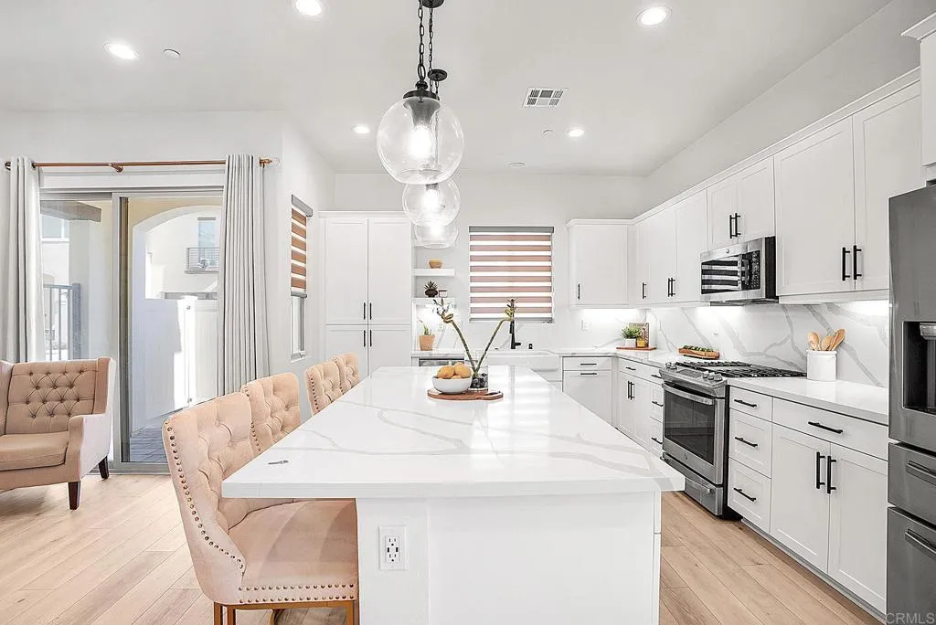 https://cdn.realtyfeed.com/cdn/127/306520673/a69d07d19a8f720459bb3c20059217e3.webp