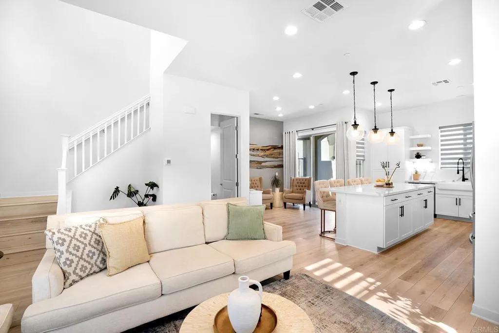 https://cdn.realtyfeed.com/cdn/127/306520673/c0a43ab0a739577427eebaf758ab842a.webp