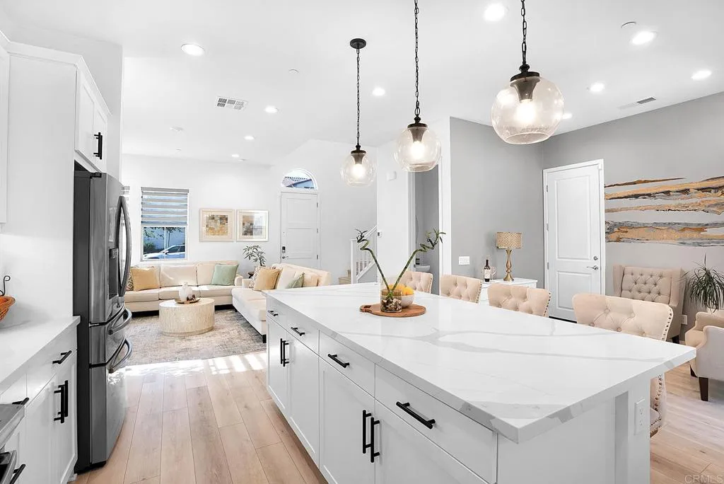 https://cdn.realtyfeed.com/cdn/127/306520673/cf7b7bf48751f13ae4d7bd88f84133b0.webp