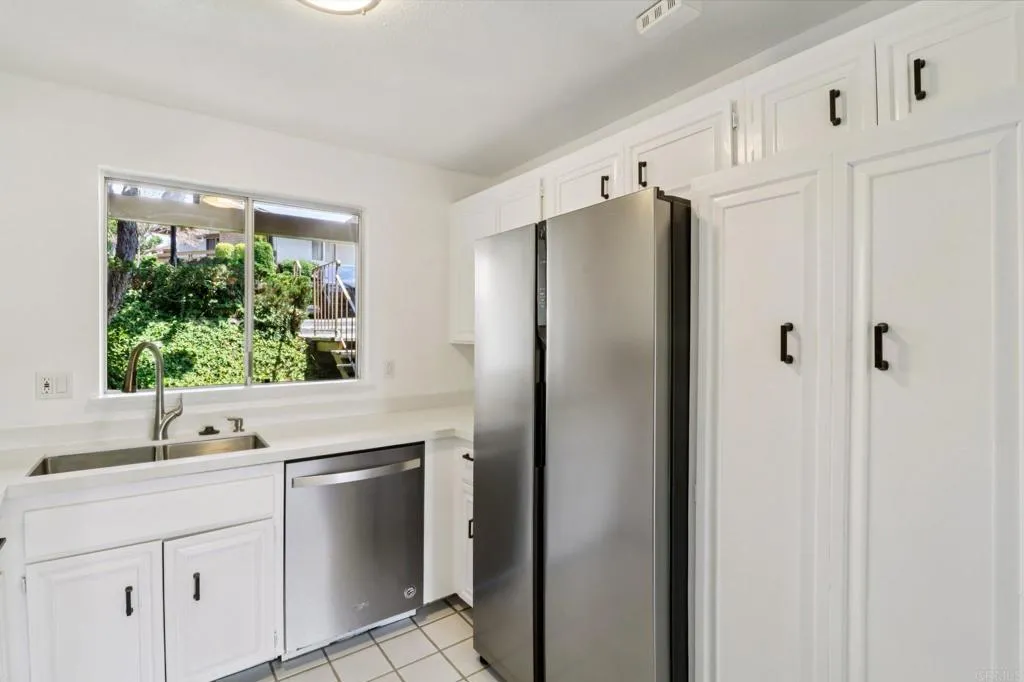 https://cdn.realtyfeed.com/cdn/127/306520772/866bdac530bc50229f3de630738b6934.webp