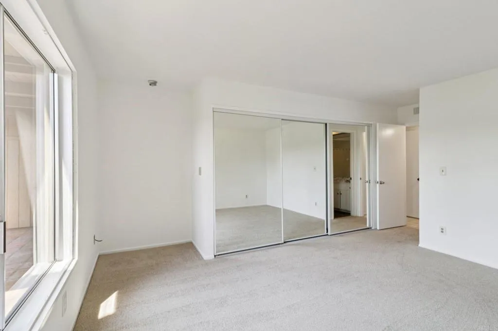 https://cdn.realtyfeed.com/cdn/127/306520772/86fa8025ba2e7594d876139e57f53cc3.webp
