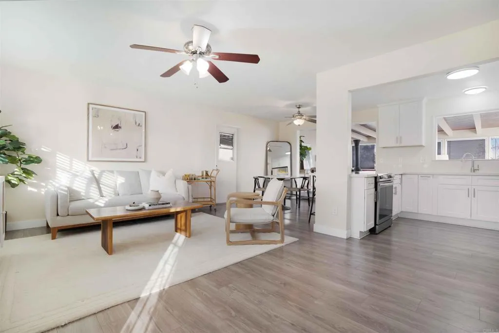 https://cdn.realtyfeed.com/cdn/127/306520780/db4cdce1a38c4ab769a13aba256dec37.webp