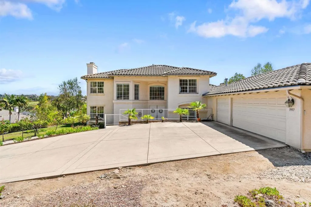 https://cdn.realtyfeed.com/cdn/127/306520849/371c2e55fb47b482a19800f1b995efad.webp