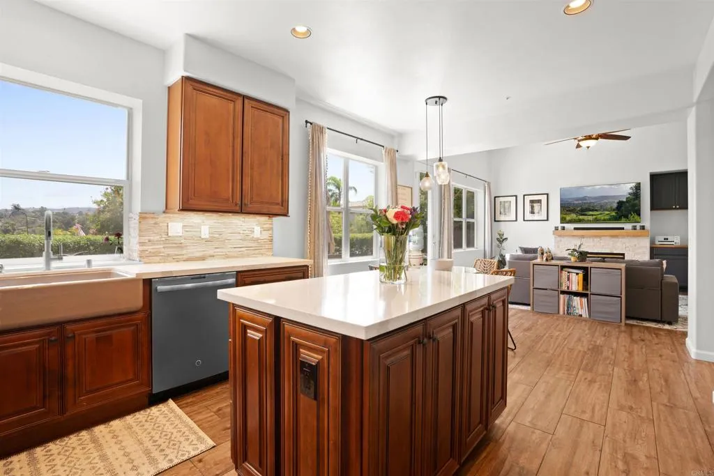 https://cdn.realtyfeed.com/cdn/127/306520849/76220354a28e0f7c0dbc6c1c092cbcb9.webp