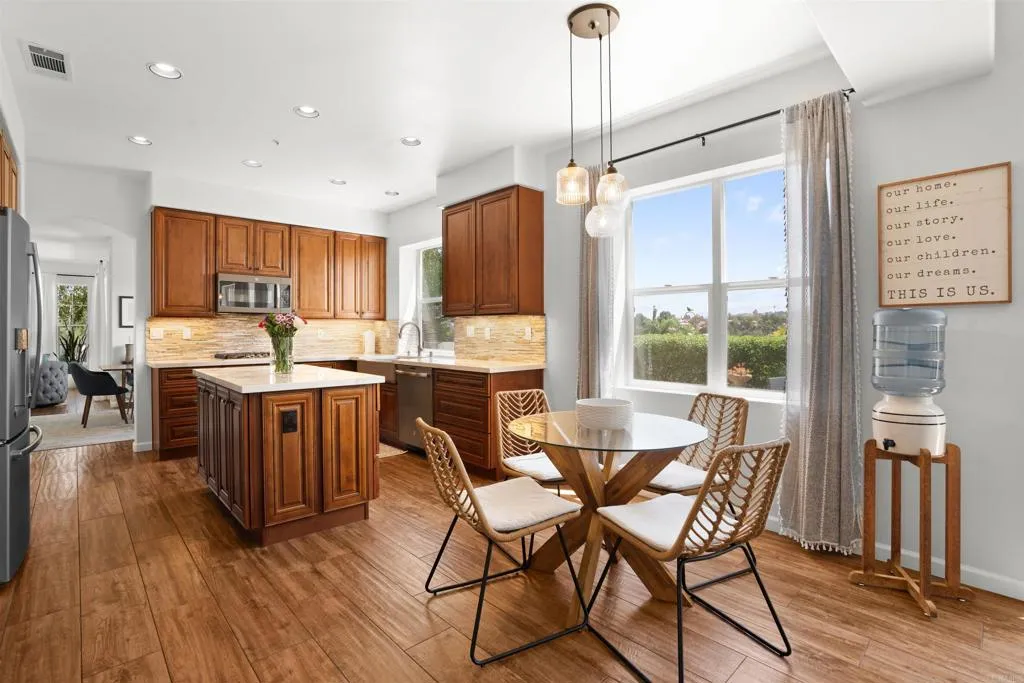 https://cdn.realtyfeed.com/cdn/127/306520849/975b47aadf5965ed1b20e35207567e3d.webp