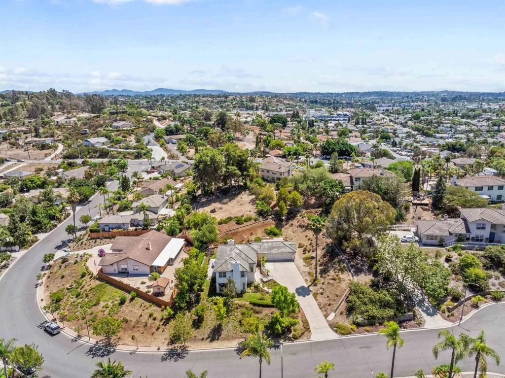 https://cdn.realtyfeed.com/cdn/127/306520849/d1b9526e845f52df833cf16cff50dfc0.webp