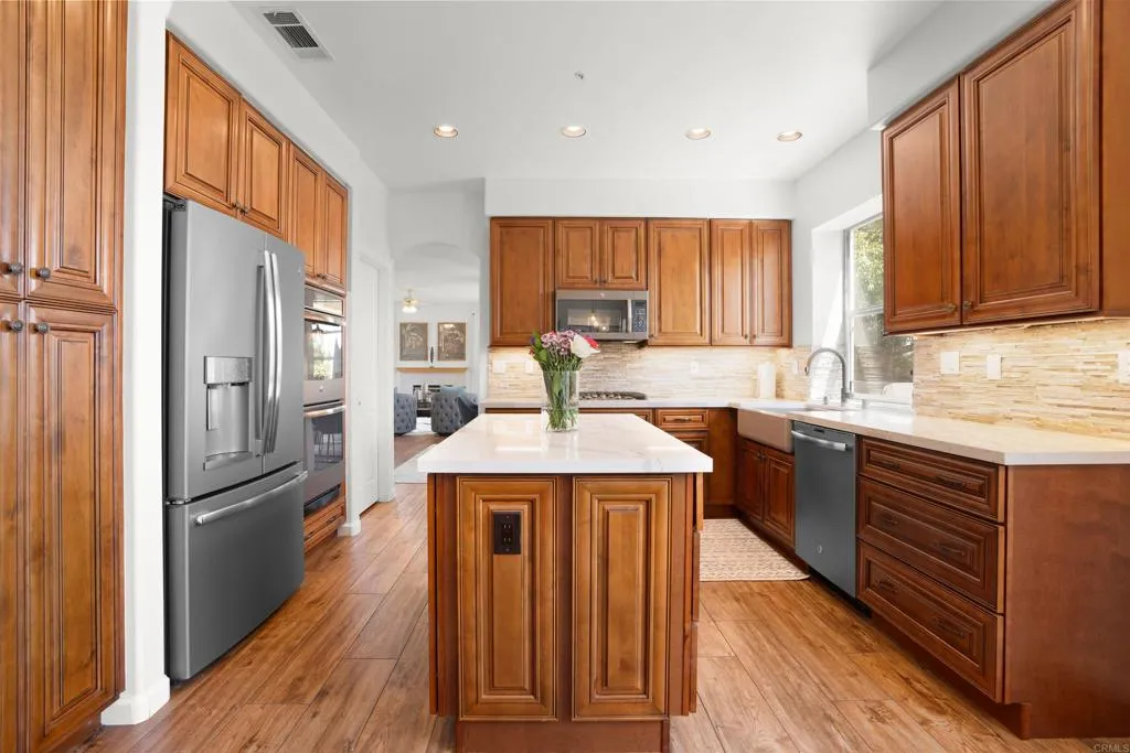 https://cdn.realtyfeed.com/cdn/127/306520849/e67a045b8dfebe80bbf7946bf5d5233f.webp