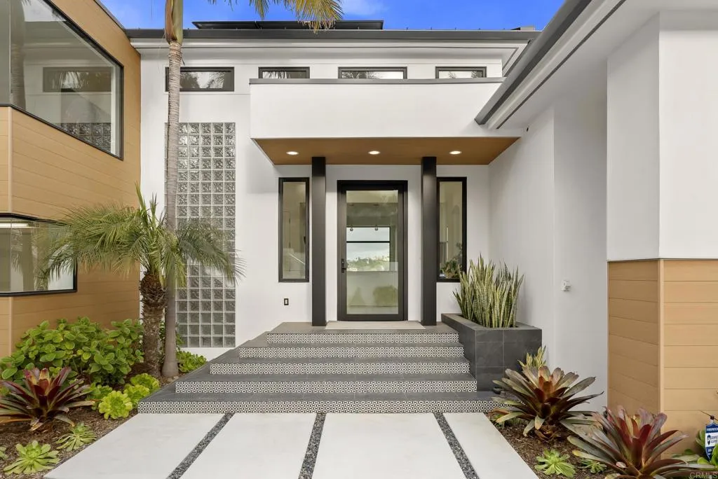 Solana Beach, CA 92075