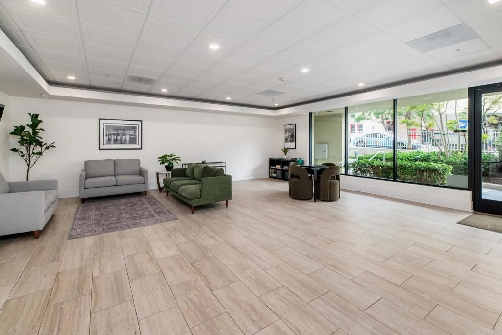 https://cdn.realtyfeed.com/cdn/127/306521013/68445684cf714e93ef514423870e4045.webp