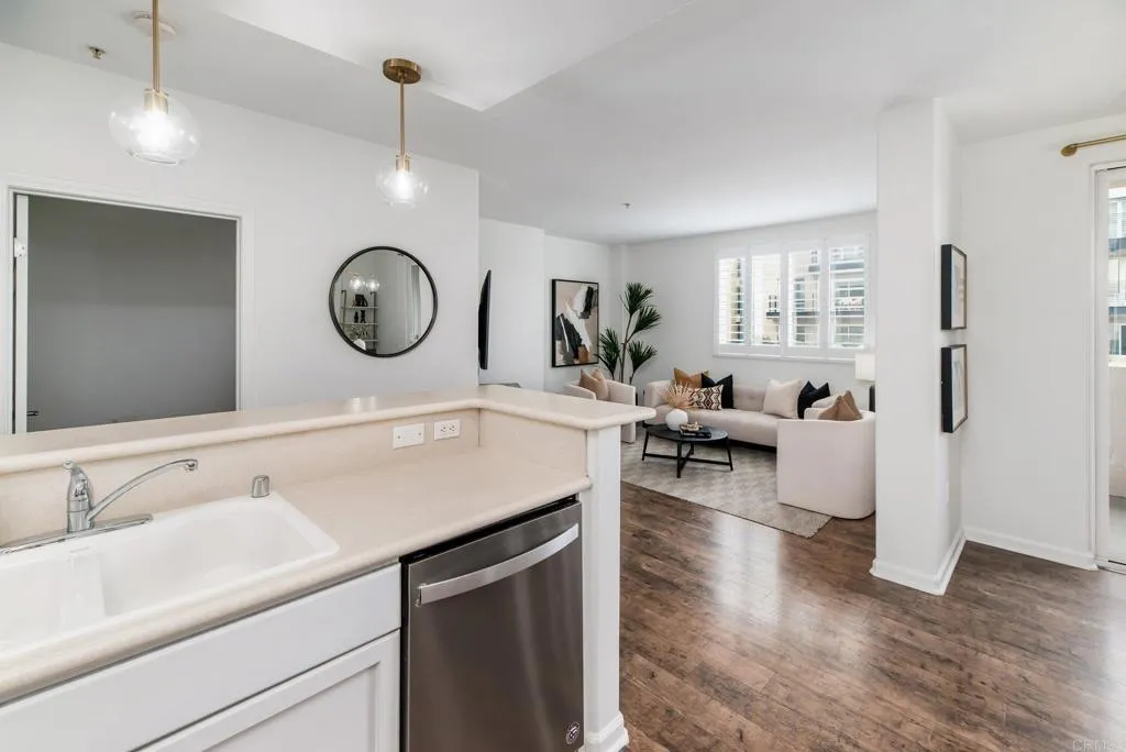 https://cdn.realtyfeed.com/cdn/127/306521013/693a43239de0f4ad6778ef54cf8570e8.webp