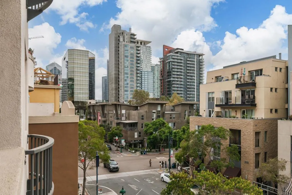 https://cdn.realtyfeed.com/cdn/127/306521013/710ec2c3175caa9e856d79728981cf1a.webp