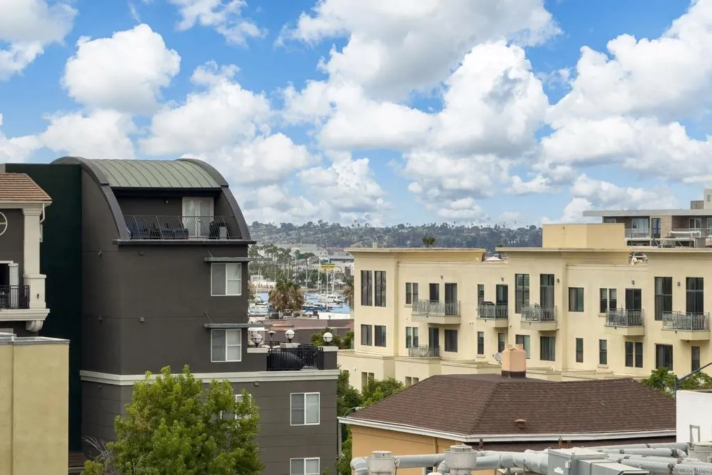 https://cdn.realtyfeed.com/cdn/127/306521013/bc73d96ea7d7cb3d2e090967d57f5420.webp