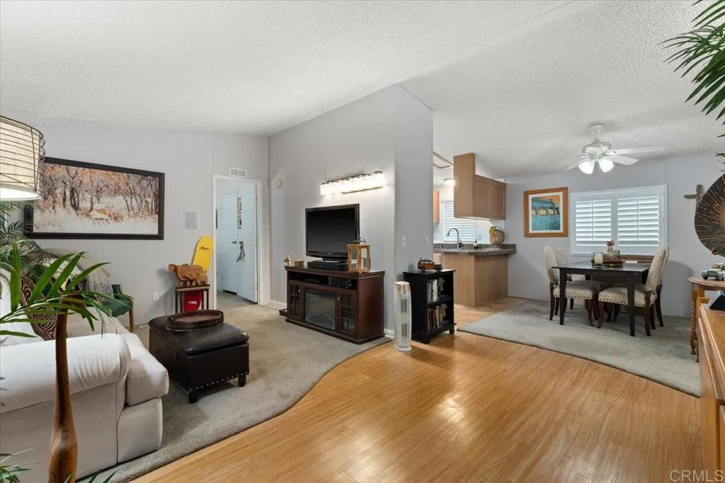 https://cdn.realtyfeed.com/cdn/127/306521128/8e6328f7b92415807eabc0de48c02761.webp