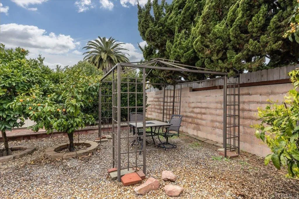 https://cdn.realtyfeed.com/cdn/127/306521128/dc68f9a3cf962786fb2fa6e8f9d0cb94.webp