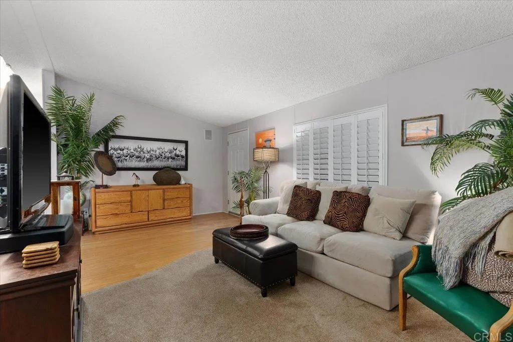 https://cdn.realtyfeed.com/cdn/127/306521128/ee1844d181757656417f1c42066266dd.webp