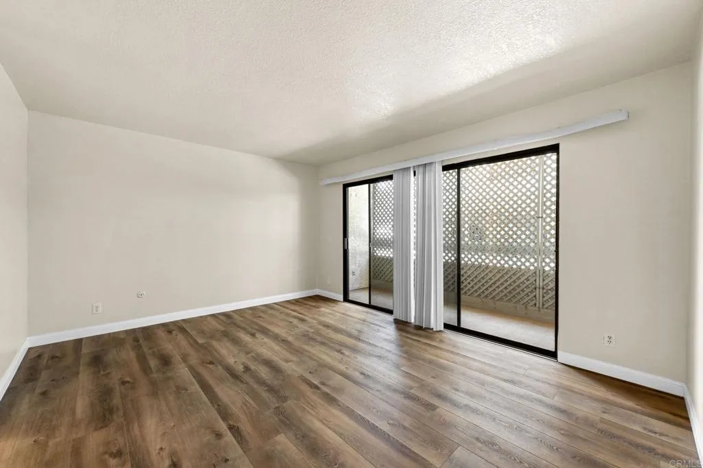 https://cdn.realtyfeed.com/cdn/127/306521141/56a135ef7bfa46b2855a528dd47f43c6.webp