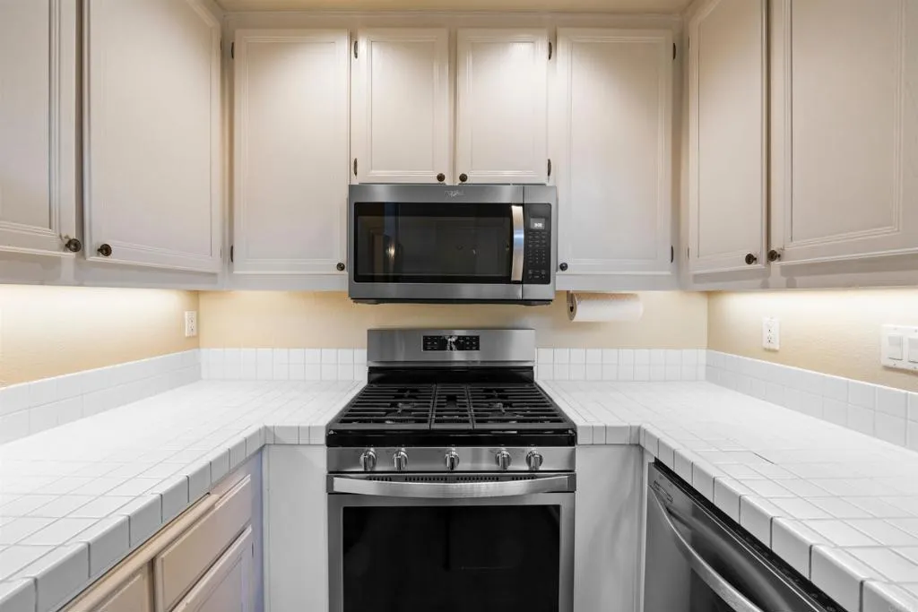 https://cdn.realtyfeed.com/cdn/127/306521193/d303b964e256607cb71c1c856697c852.webp