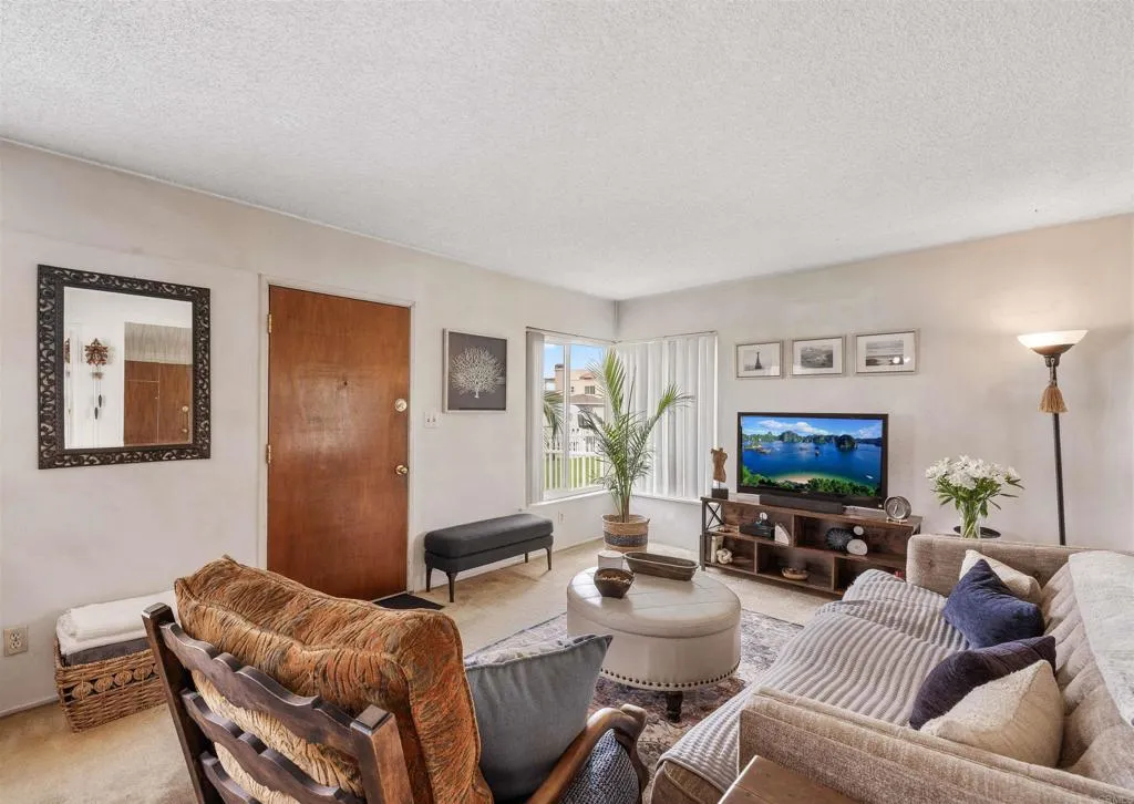 https://cdn.realtyfeed.com/cdn/127/306521206/7753d8c097fe7455eb3754b438e1686e.webp