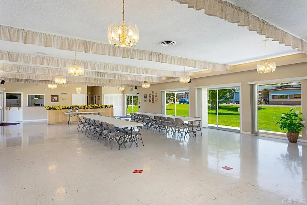 https://cdn.realtyfeed.com/cdn/127/306521353/1df41239eaafccc683196f1d3dec73fc.webp