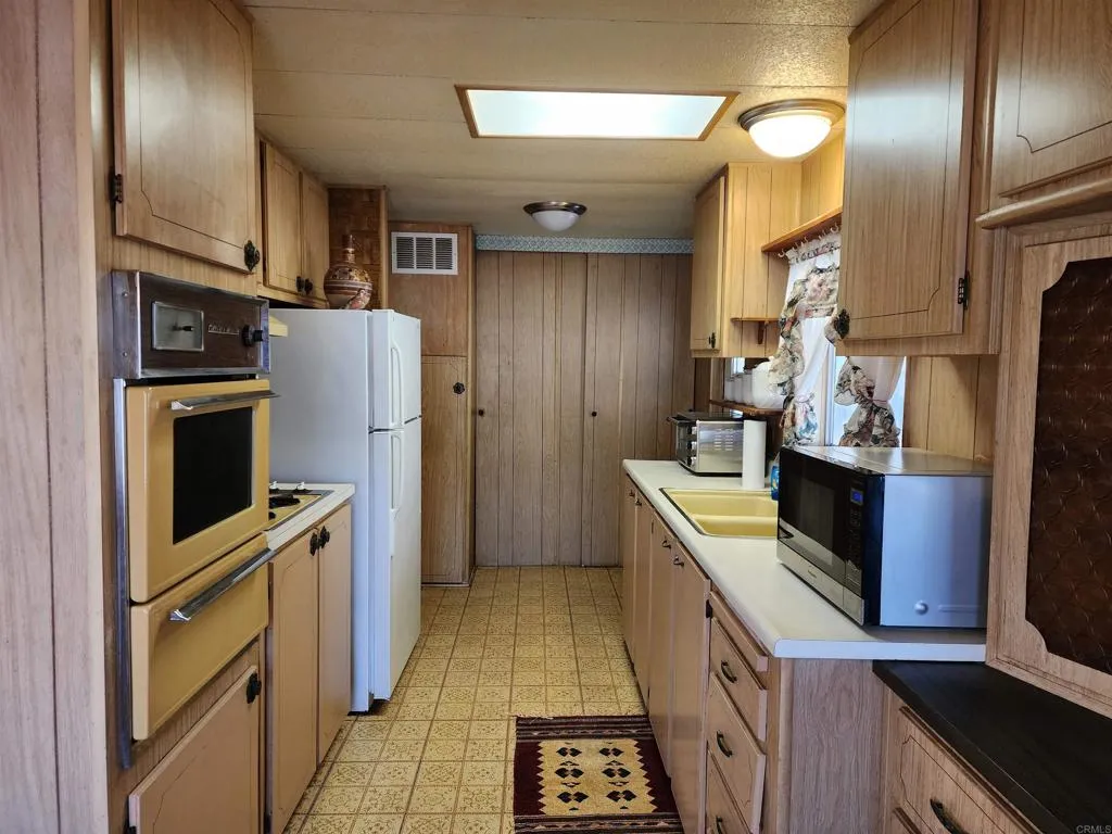 https://cdn.realtyfeed.com/cdn/127/306521353/3c93bd60a32562939485d42f8b444216.webp