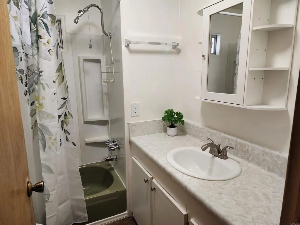 https://cdn.realtyfeed.com/cdn/127/306521353/8651324849f3f6e8c1a1462a197314e9.webp
