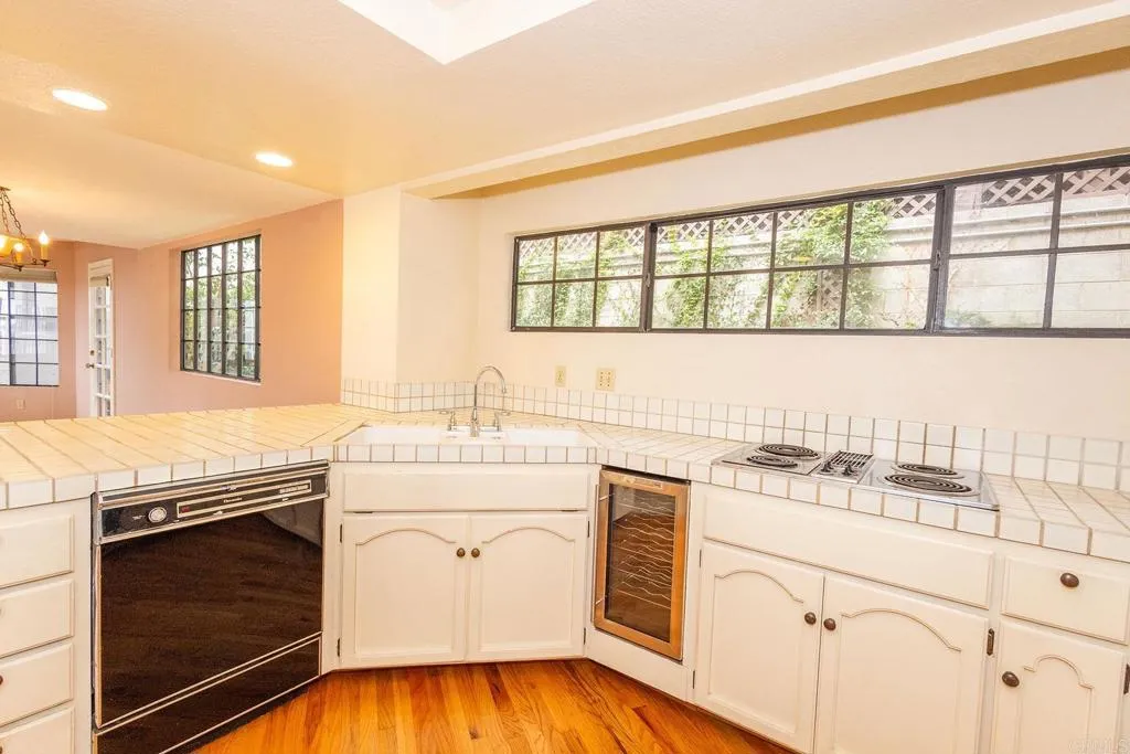 https://cdn.realtyfeed.com/cdn/127/306521377/c4b6386b811c86398f01d87a7ff2c158.webp