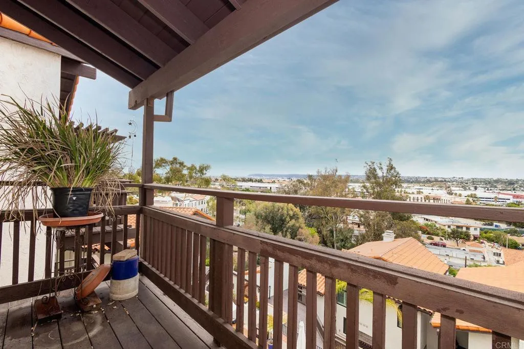 https://cdn.realtyfeed.com/cdn/127/306521377/cf58069bb6db866f66323871523032aa.webp