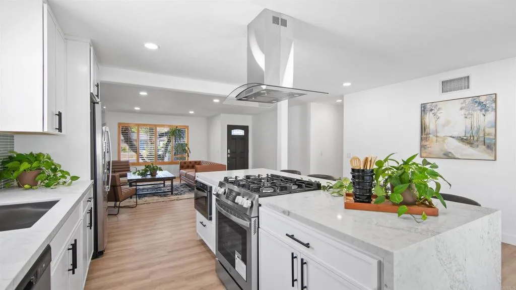 https://cdn.realtyfeed.com/cdn/127/306521384/8ea97980b75ca9e226ad6e553bd5504f.webp