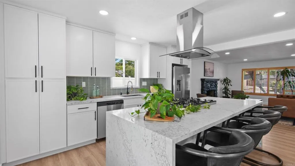 https://cdn.realtyfeed.com/cdn/127/306521384/ecb73e4cf7852b0a814612c400eb4b16.webp