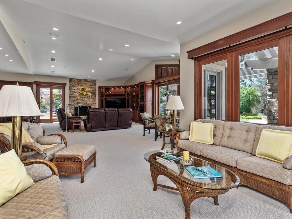 https://cdn.realtyfeed.com/cdn/127/306521411/6fde213c5ecef24dc7a4660257d8ee52.webp