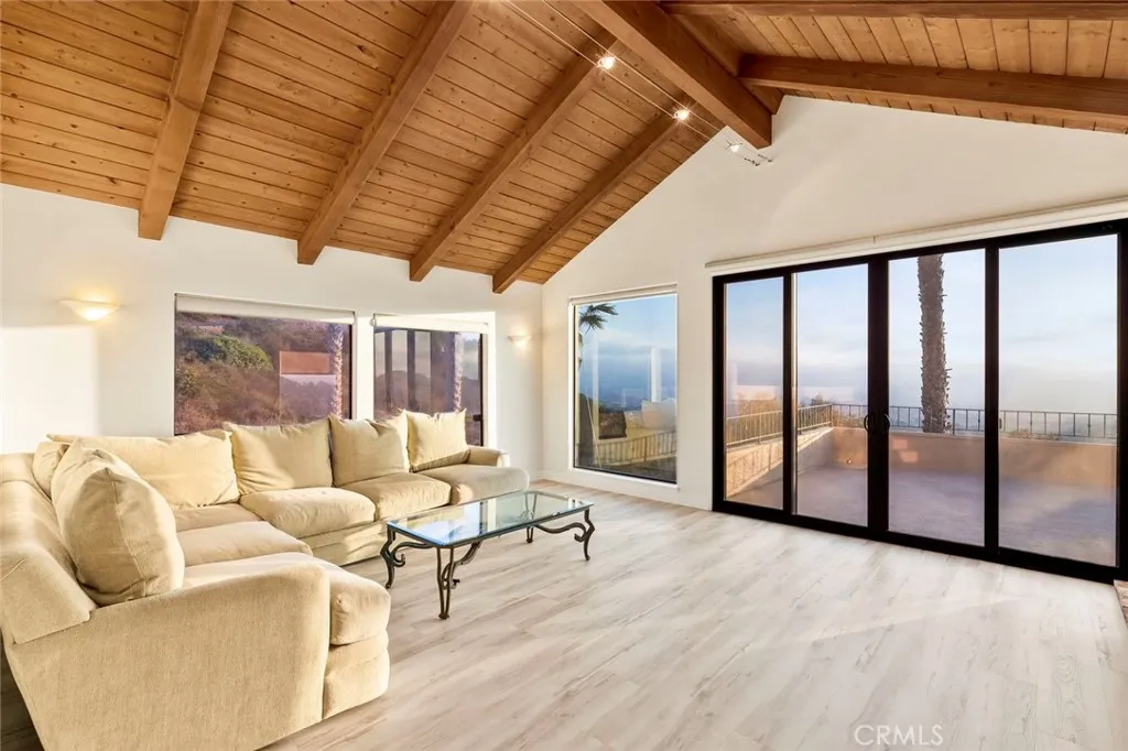 https://cdn.realtyfeed.com/cdn/127/306521482/230c15e5b8bbd47f705e737bea028c0a.webp