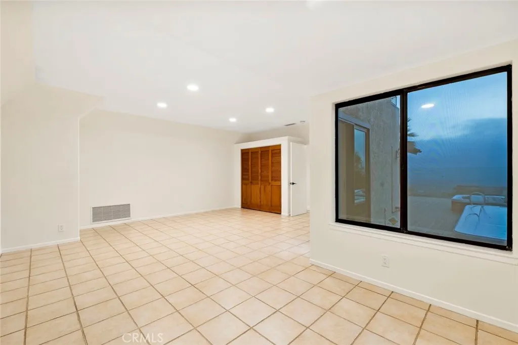 https://cdn.realtyfeed.com/cdn/127/306521482/2f27e1b1020dbafff8958ace51fe13d6.webp