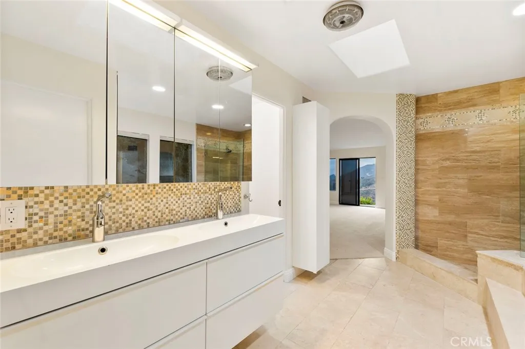https://cdn.realtyfeed.com/cdn/127/306521482/43e050f1670898010e408f490b7af70f.webp