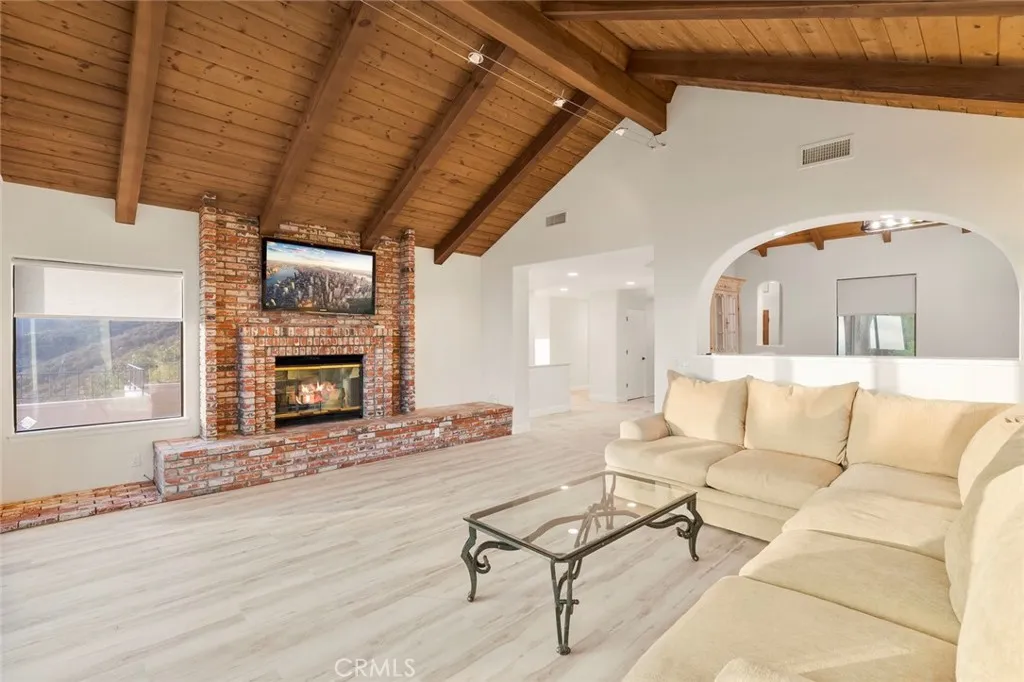 https://cdn.realtyfeed.com/cdn/127/306521482/d18348e97a72c40d7fcc83bafc65207e.webp
