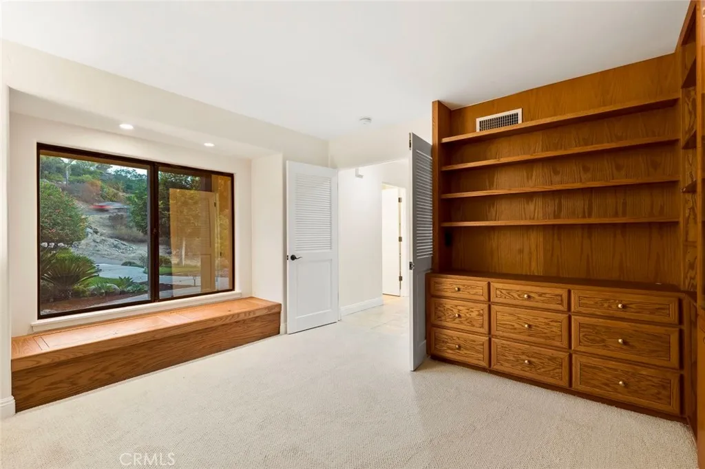 https://cdn.realtyfeed.com/cdn/127/306521482/fce8a6a542ee78e7bb7d7448d76eb376.webp