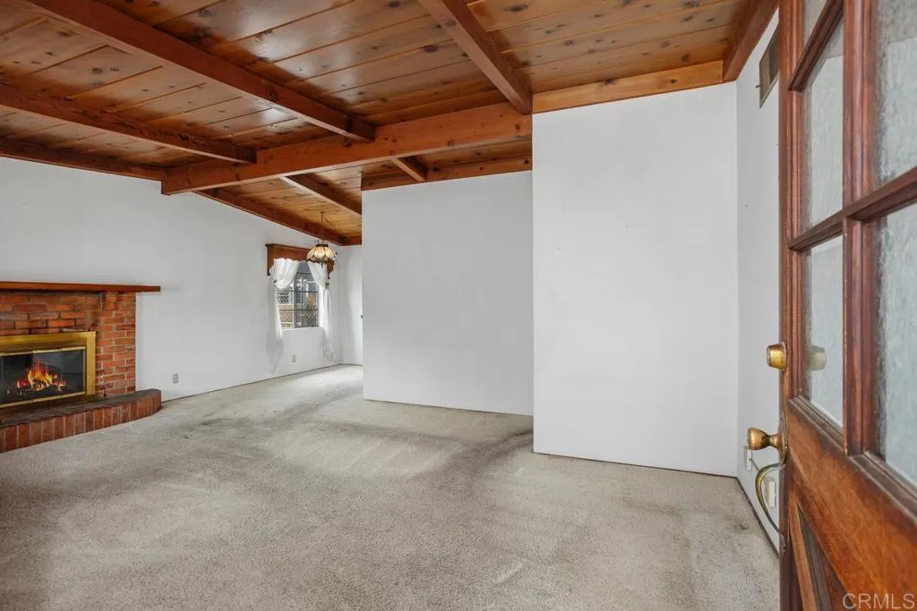 https://cdn.realtyfeed.com/cdn/127/306521534/73bda9b5102637aee1cf58c43cda392c.webp