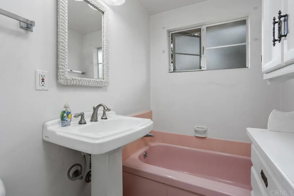 https://cdn.realtyfeed.com/cdn/127/306521534/bf9c1ca0a29345537656bc3eb485fadc.webp