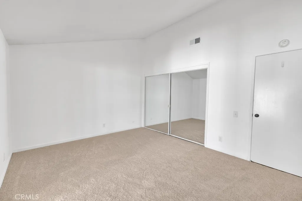 https://cdn.realtyfeed.com/cdn/127/306521543/17c6e7dc01cf759f1ef1e72c0b2c6106.webp